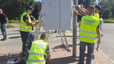 У Львові на світлофорах встановлюють автономне живлення на випадок вимкнення електроенергії (ФОТО, ВІДЕО) 