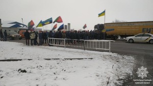 Біля "Рави-Руської" відбувається акція протесту: перекрито трасу (ФОТО)