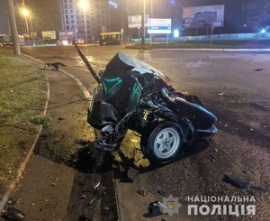 У Рівному у ДТП розірвало навпіл автомобіль (фото)