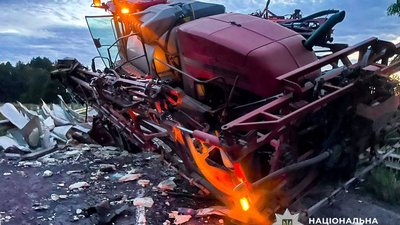 На Рівненщині сталася масштабна ДТП за участі великогабаритного транспорту