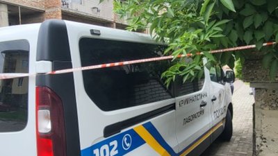 Жахлива трагедія під Львовом: чоловік вбив матір і сестру, ще дві жінки поранені