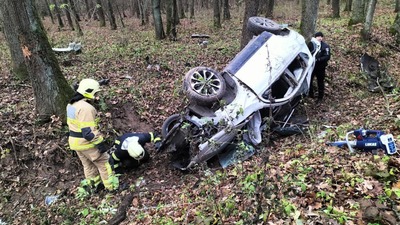 На Волині автомобіль злетів у кювет і перекинувся: є потерпілі (ФОТО)