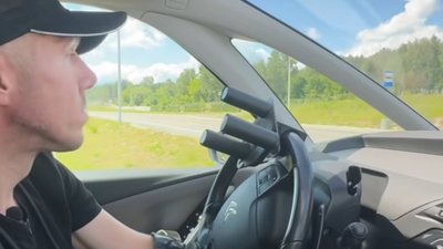 Військовий зі Львова, який втратив обидві руки та ноги, успішно водить автомобіль
