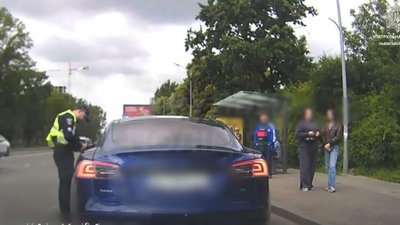 У Львові поліцейські зупинили водія, який їхав смугою для громадського транспорту (ВІДЕО)
