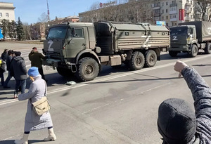 Окупанти впровадили у Херсоні цілодобову комендантську годину і за декілька годин скасували