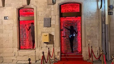 У Львові підприєця оштрафували за встановленні силуети у вітринах