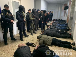 Представників фракції ОПЗЖ не допустили: на Закарпатті в міській раді під час сутичок затримали 19 осіб (ВІДЕО)