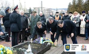 На Личаківському кладовищі вшанували пам'ять Героїв Крут