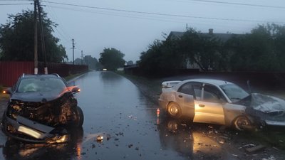 На Львівщині через п’яного водія постраждали троє людей, серед яких неповнолітня дівчина (ФОТО)