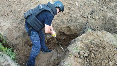 Сапери вилучили 138 артилерійських снарядів на території житлового будинку у Львові (ФОТО)