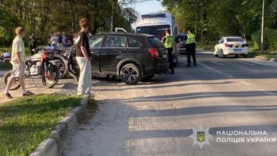 На Львівщині 12-річний водій мотоцикла врізався у кросовер: двоє підлітків у лікарні