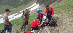 У сорочці народився: турист вижив після падіння з 80-метрового карниза в Карпатах (фото)