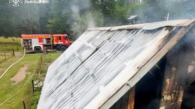 На Львівщині горіла будівля