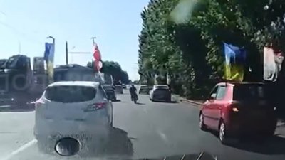 У Луцьку п'яний мопедист втікав від поліції між колоною, що супроводжувала загиблого Героя (ВІДЕО)