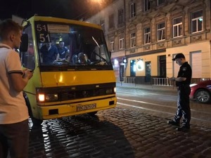 У Львові звільнили водія маршрутки за їзду у нетверезому стані