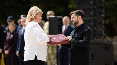 Президент Зеленський вручив орден "Золота Зірка" матері загиблої львів'янки Ірини Цибух