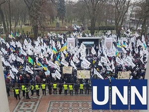 Верховна Рада відтермінувала касові апарати, однак ФОПи залишаться стояти (фото)