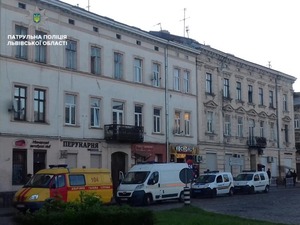 Патрульні впіймали підозрюваного в замінувуванні, ще коли той тримав в руках телефонну слухавку (ФОТО)