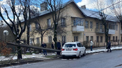 У Львові водій протаранив стовп