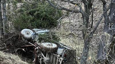 На Львівщині перекинувся вантажний автомобіль з людьми (ФОТО)