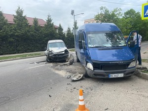 У Львові через ДТП заблоковано рух вулицею (фото, відео)