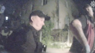 У Львові патрульні врятували чоловіка, якого ножем вдарила жінка (ВІДЕО)