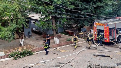 росіяни влучили шахедом поряд з будівлею ТЦК у Кривому Розі: є потерпілі