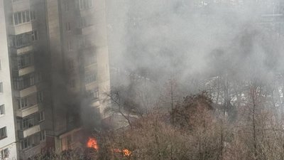 Врятовано кілька автомобілів: рятувальники розповіли деталі пожежі у Львові (ФОТО)