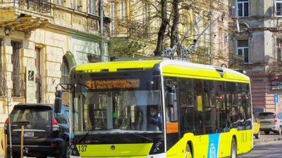 У Львові через аварію на водопроводі змінили курсування двох тролейбусів