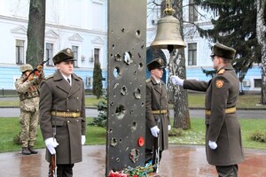 Сьогодні тринадцять разів пролунав Дзвін Пам’яті за полеглими Захисниками України