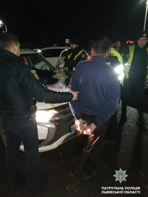 Утрапив у халепу: у незначній ДТП у Львові, де авто зачепило велосипедиста, затримали наркомана (фото)