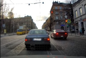 З’явилося відео моменту ДТП з участю маршруток, в яких постраждали діти (відео)