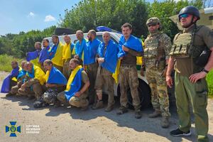 До України з російського полону повернули захисників (ФОТО, ВІДЕО)