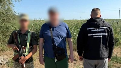 Прикордонники Одещини викрили чоловіка, який видавав себе за військовослужбовця