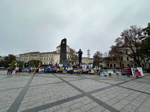 «Вони досі в полоні»: рідні захисників Маріуполя нагадали про військовополонених (ВІДЕО, ФОТО)