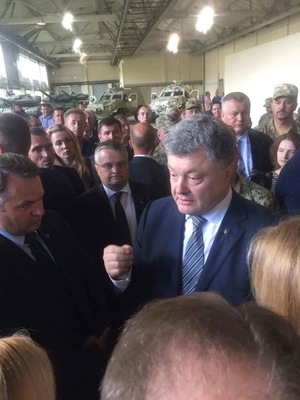 Петро Порошенко запевнив, що Академія сухопутних військ імені гетьмана Сагайдачного була, є і буде! (фото)