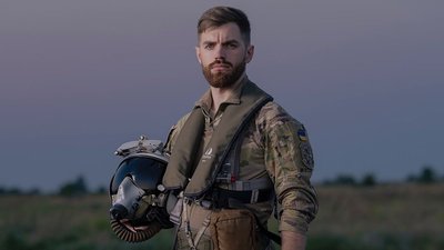 Погрожували виламати двері: ДБР провело обшуки в квартирі матері Героя України, загиблого льотчика «Джуса»