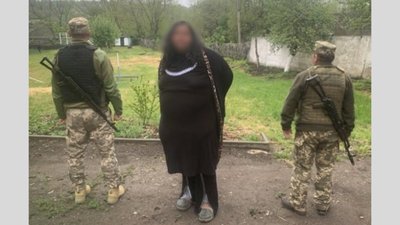 Біля кордону з Молдовою затримали неголену жінку, яка виявилася юнаком з Львівщини (ВІДЕО)