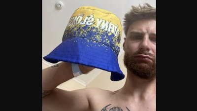 У Чехії поляки побили свого земляка через жовто-синю панамку