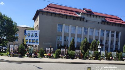 На Тернопільщині дівчата танцювали під російську музику біля Алеї Героїв