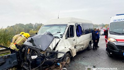 Через смертельну ДТП на Рівненщині ускладнено рух на ділянці автодороги  «Київ-Чоп» (ФОТО)