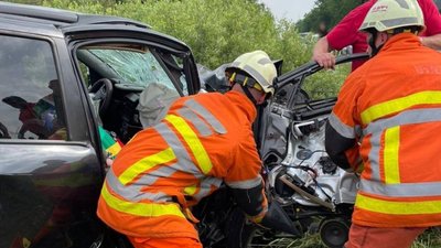 У двох ДТП на Львівщині травмувалися четверо осіб: рятувальники деблоковували потерпілих (ФОТО)
