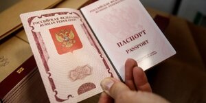 Власників свіжоотриманих паспортів РФ на Донбасі знайшли та допитали — Матіос