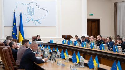 Уряд дозволив молоді виїжджати за кордон