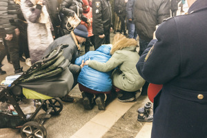 У Києві, на пероні станції метро, померла 9-річна дитина (Відео 18+)