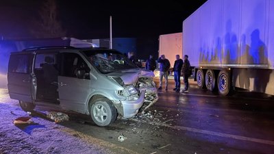 На Львівщині зіткнулися вантажівка та мікроавтобус: 9 травмованих