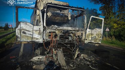 На Львівщині горіла вантажівка