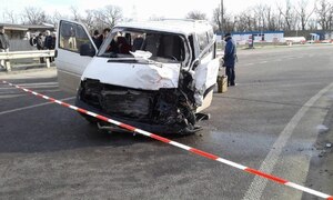 У ДТП на Львівщині зіштовхнулись бус та автопоїзд (ФОТО)