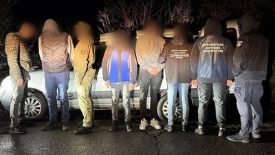 На Закарпатті правоохоронці викрили злочинне угруповання, яке переправляло чоловіків через кордон