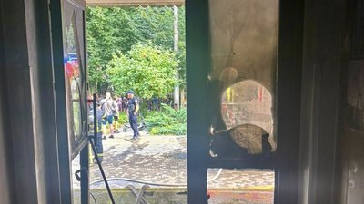 У Львові двоє малолітніх дітей підпалили двері гімназії